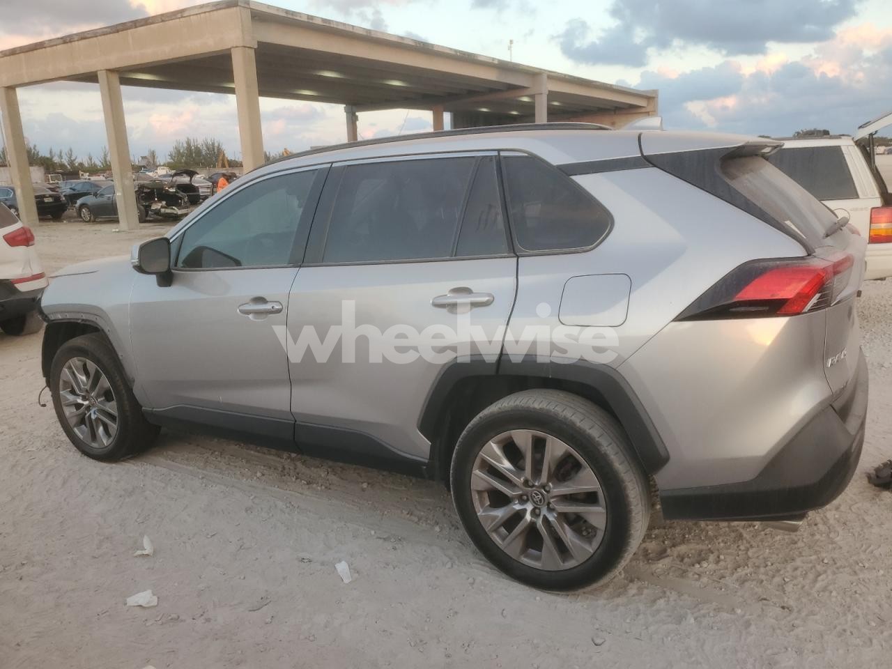 Photo 2 of 2019 TOYOTA RAV4 XLE PREMIUM (VIN JTMC1RFV6KD036174)