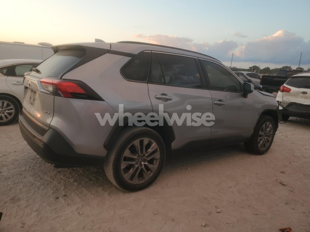 Photo 3 of 2019 TOYOTA RAV4 XLE PREMIUM (VIN JTMC1RFV6KD036174)
