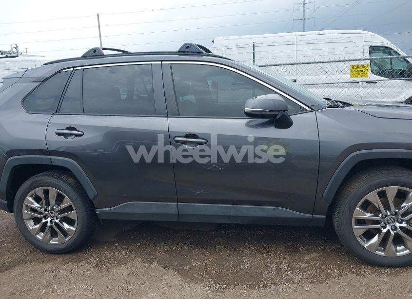 Photo 13 of 2019 Toyota Rav4 XLE PREMIUM (VIN JTMC1RFV9KJ016521)