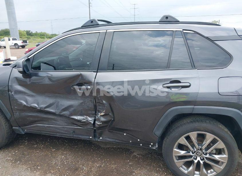 Photo 14 of 2019 Toyota Rav4 XLE PREMIUM (VIN JTMC1RFV9KJ016521)