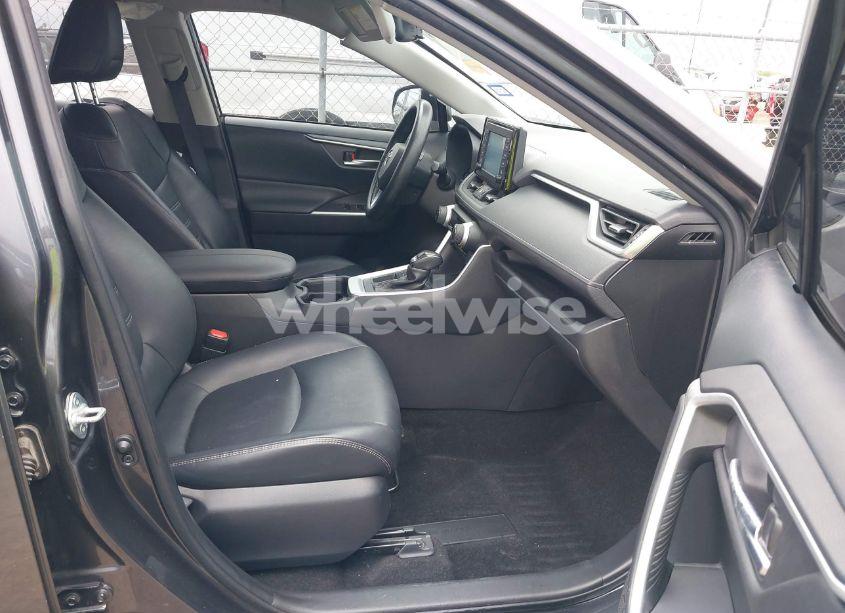 Photo 5 of 2019 Toyota Rav4 XLE PREMIUM (VIN JTMC1RFV9KJ016521)