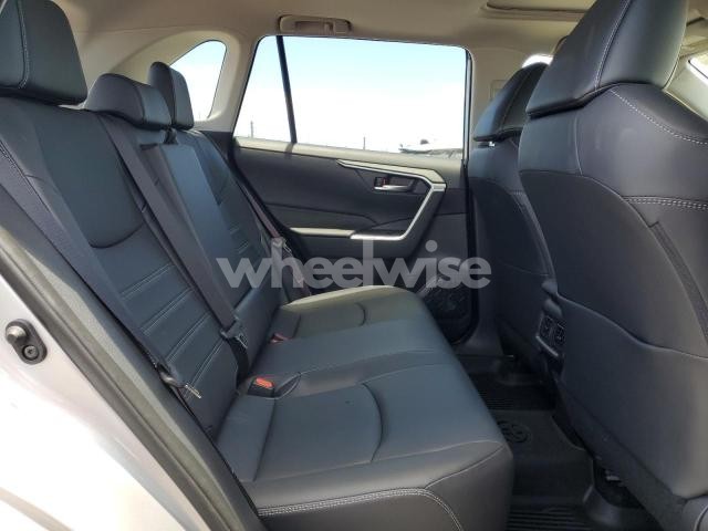 2025 TOYOTA RAV4 XLE PREMIUM (VIN JTMC1RFVXSJ033067) main photo