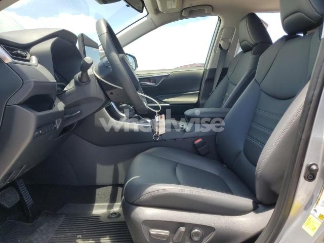 Photo 2 of 2025 TOYOTA RAV4 XLE PREMIUM (VIN JTMC1RFVXSJ033067)