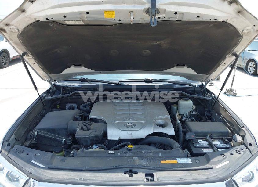 Photo 10 of 2016 Toyota Land CRUISER V8 (VIN JTMCY7AJ3G4036869)