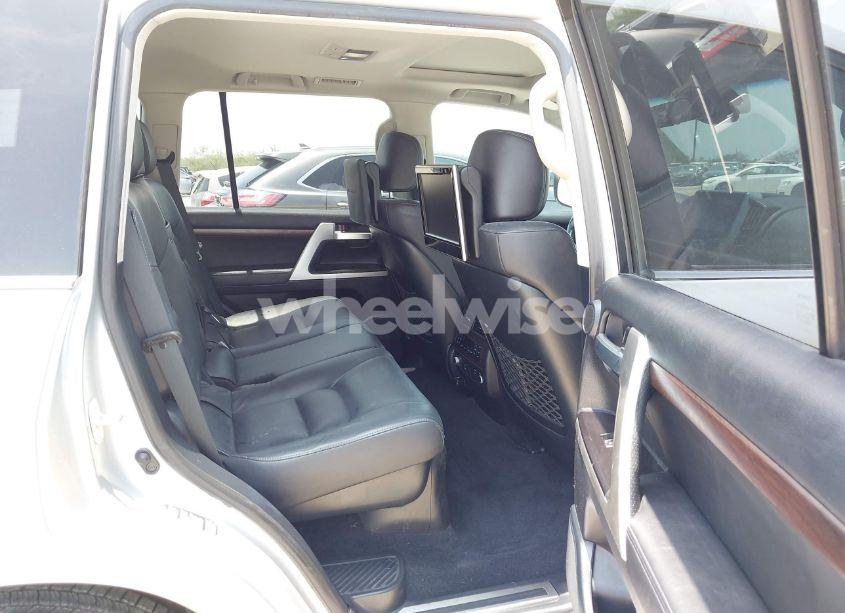 Photo 12 of 2016 Toyota Land CRUISER V8 (VIN JTMCY7AJ3G4036869)