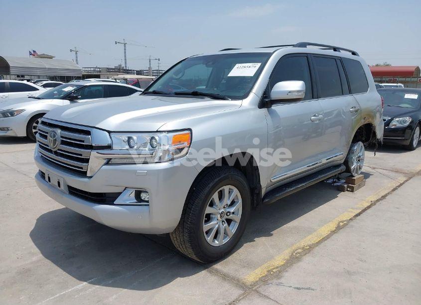 Photo 2 of 2016 Toyota Land CRUISER V8 (VIN JTMCY7AJ3G4036869)