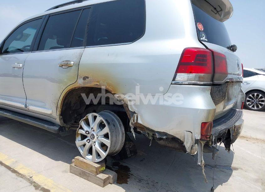 Photo 6 of 2016 Toyota Land CRUISER V8 (VIN JTMCY7AJ3G4036869)