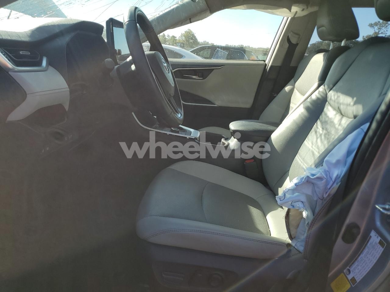 Photo 7 of 2023 TOYOTA RAV4 LIMITED (VIN JTMD6RFV1PD111277)