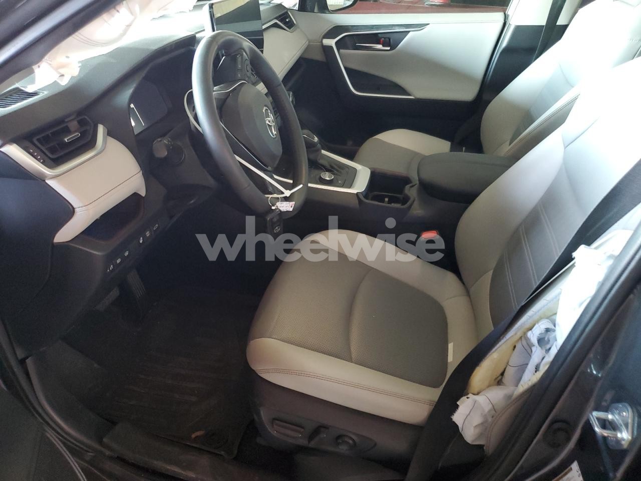 Photo 7 of 2023 TOYOTA RAV4 LIMITED (VIN JTMD6RFV2PD079813)