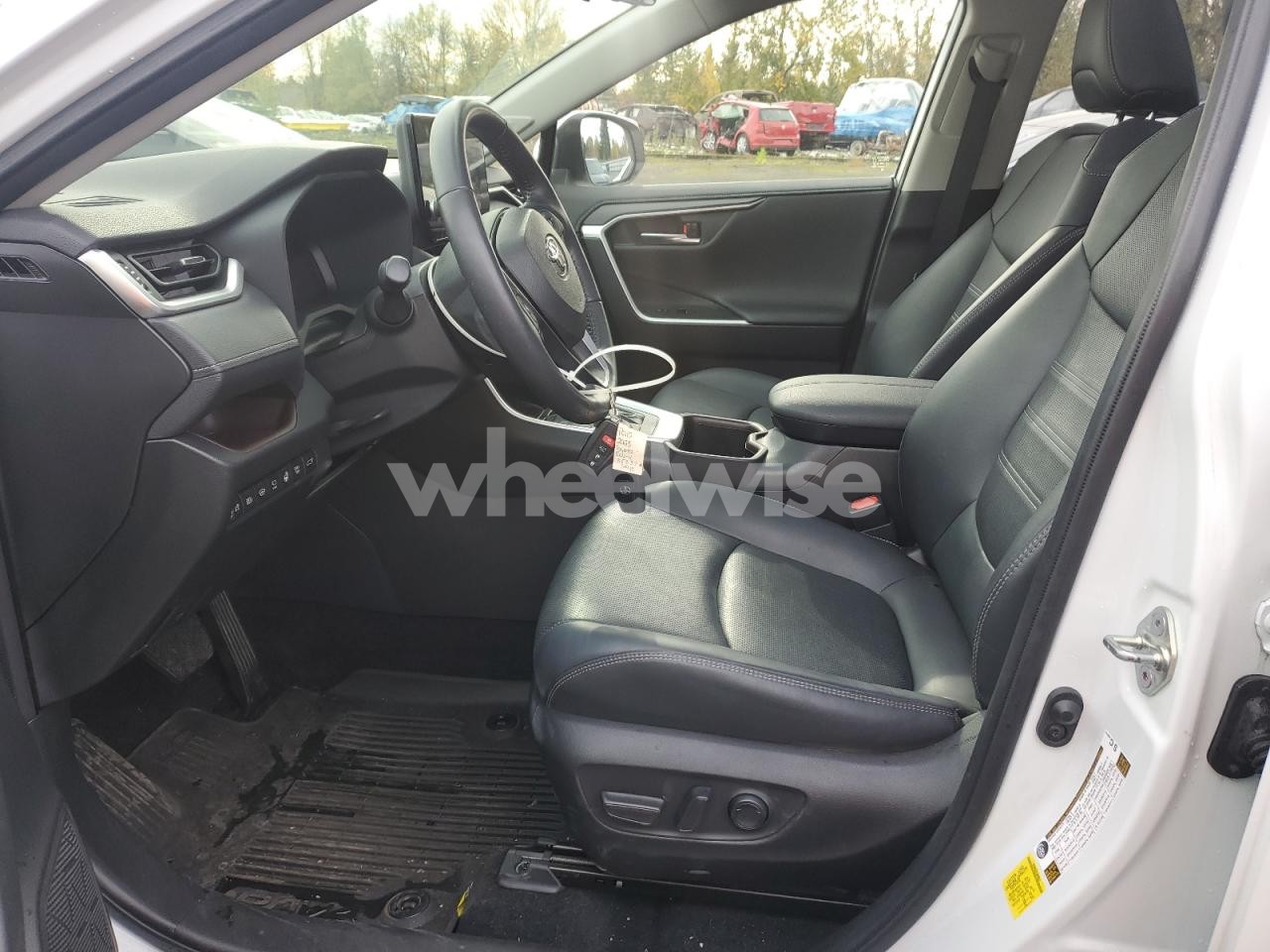 Photo 7 of 2023 TOYOTA RAV4 LIMITED (VIN JTMD6RFV3PD094269)