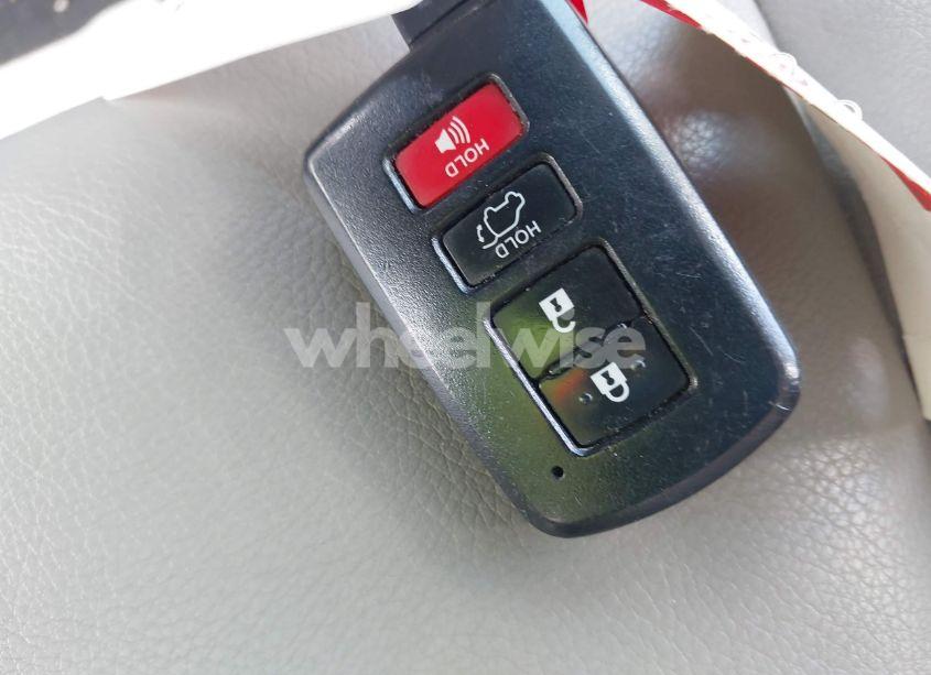 Photo 11 of 2016 Toyota Rav4 LIMITED (VIN JTMDFREV0GJ067632)