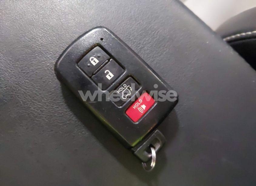 Photo 11 of 2018 Toyota Rav4 LIMITED (VIN JTMDFREV1JJ223488)