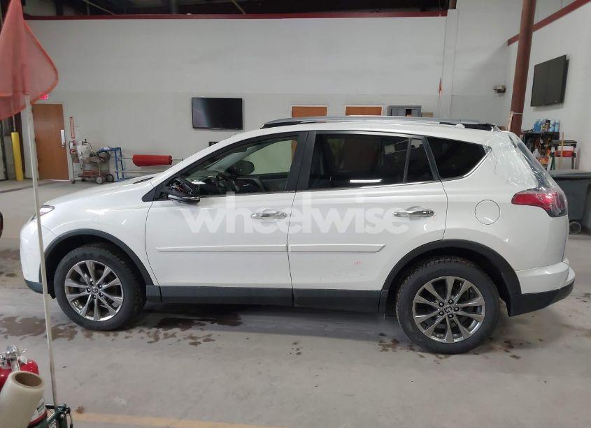 Photo 14 of 2018 Toyota Rav4 LIMITED (VIN JTMDFREV1JJ223488)