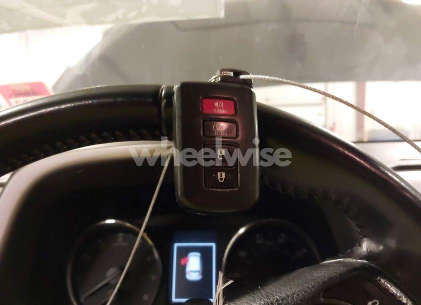 Photo 11 of 2018 Toyota Rav4 LIMITED (VIN JTMDFREV6JJ189726)