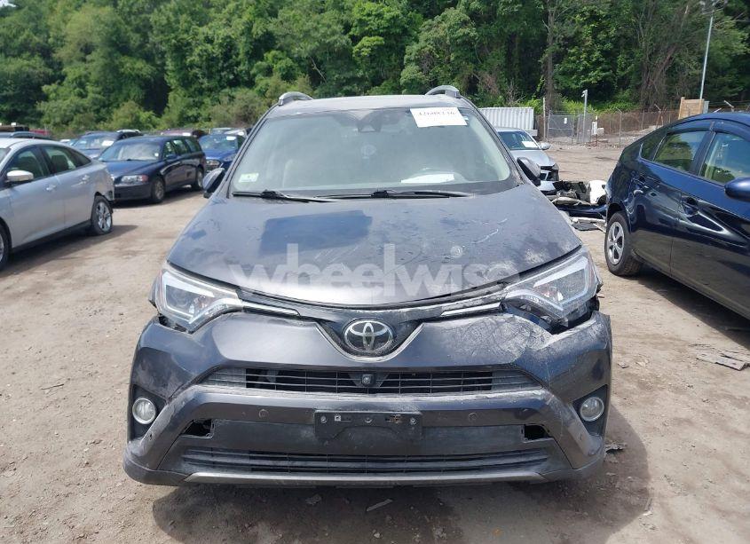 Photo 13 of 2018 Toyota Rav4 LIMITED (VIN JTMDFREV7JJ195275)