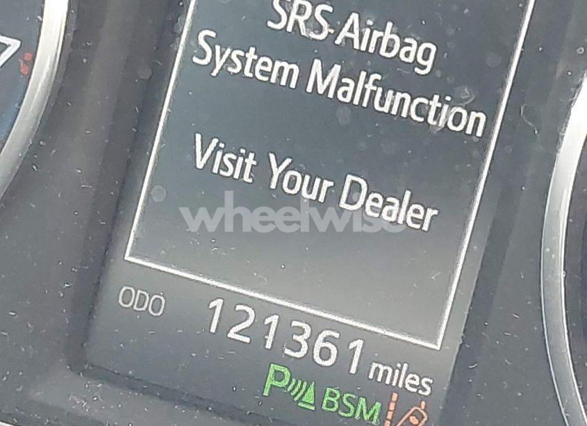 Photo 16 of 2018 Toyota Rav4 LIMITED (VIN JTMDFREV7JJ195275)