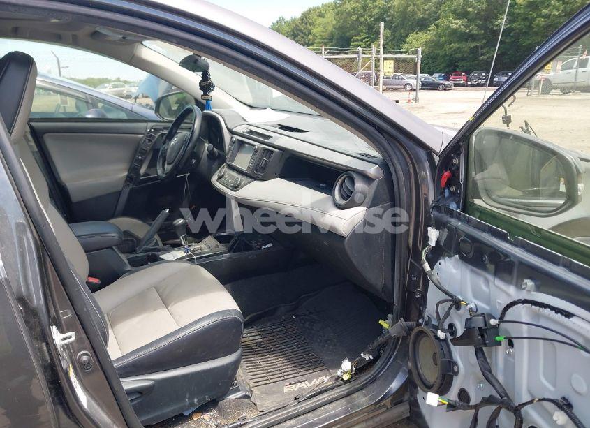 Photo 5 of 2018 Toyota Rav4 LIMITED (VIN JTMDFREV7JJ195275)