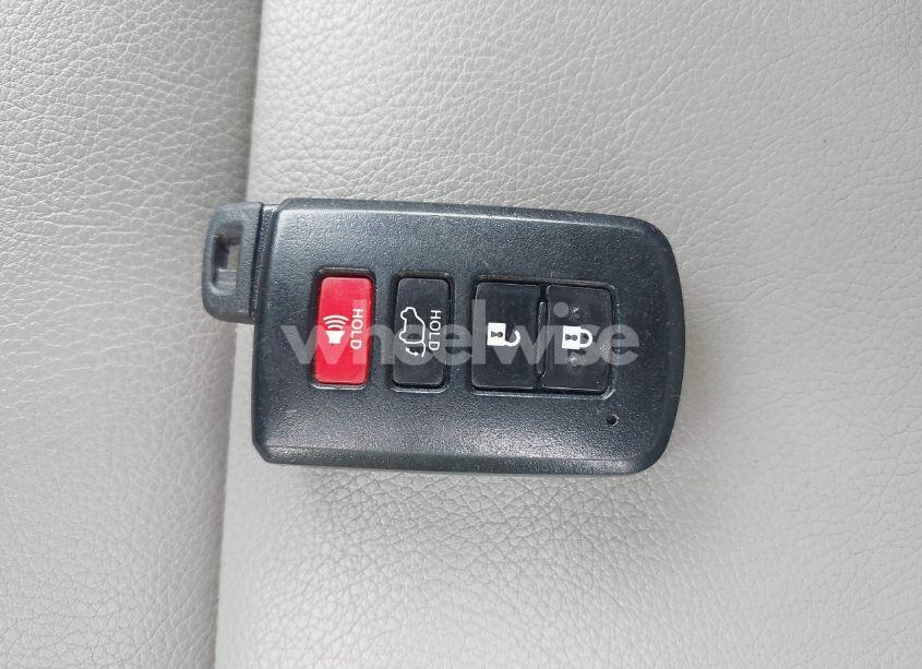 Photo 11 of 2016 Toyota Rav4 HYBRID LIMITED (VIN JTMDJREV2GD043510)