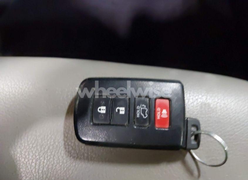 Photo 11 of 2018 Toyota Rav4 HYBRID LIMITED (VIN JTMDJREV2JD237560)