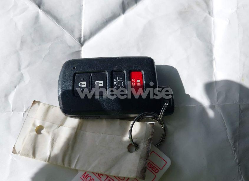 Photo 11 of 2018 Toyota Rav4 HYBRID LIMITED (VIN JTMDJREV3JD191687)