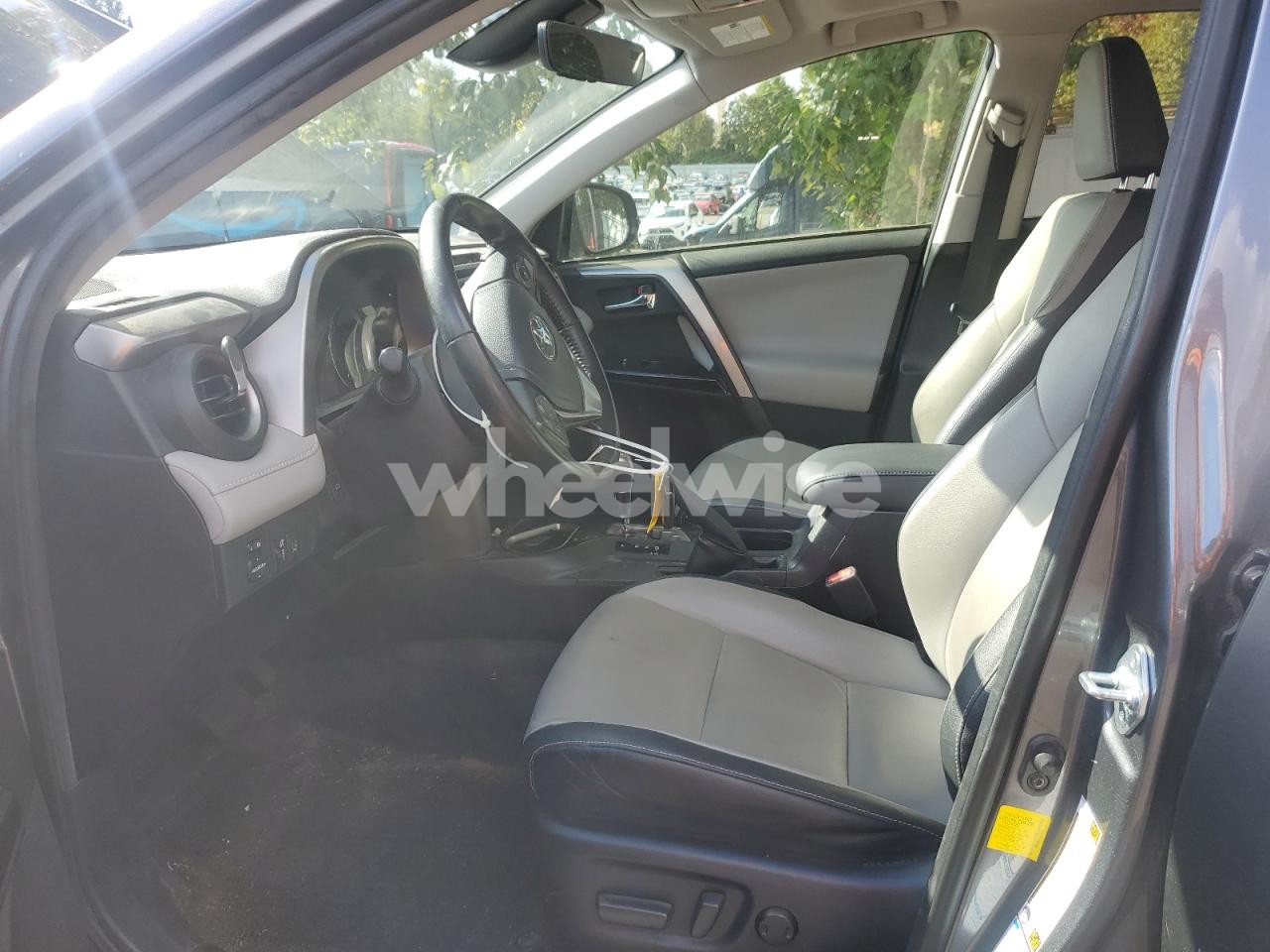 Photo 7 of 2016 TOYOTA RAV4 HV LIMITED (VIN JTMDJREV7GD034723)