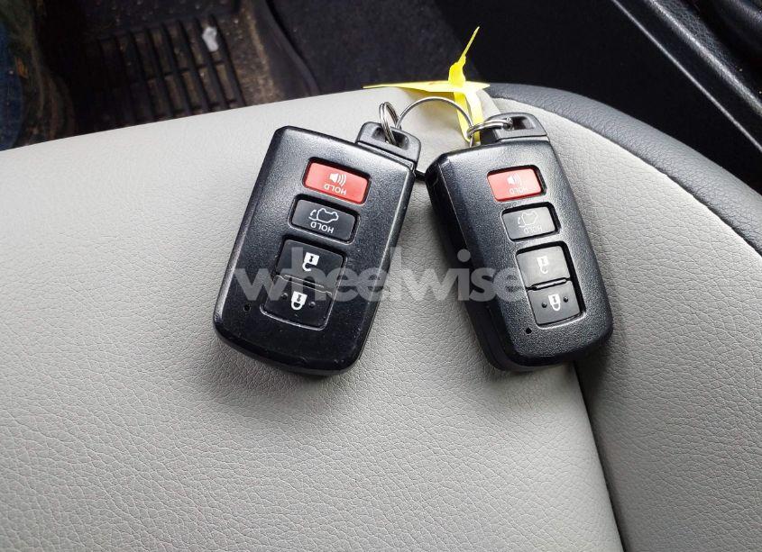 Photo 11 of 2018 Toyota Rav4 HYBRID LIMITED (VIN JTMDJREV8JD248465)