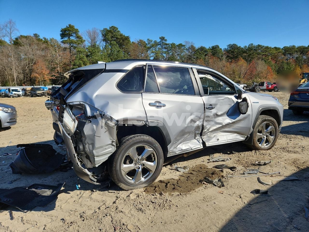 Photo 3 of 2020 TOYOTA RAV4 LIMITED (VIN JTMDWRFV4LD049335)