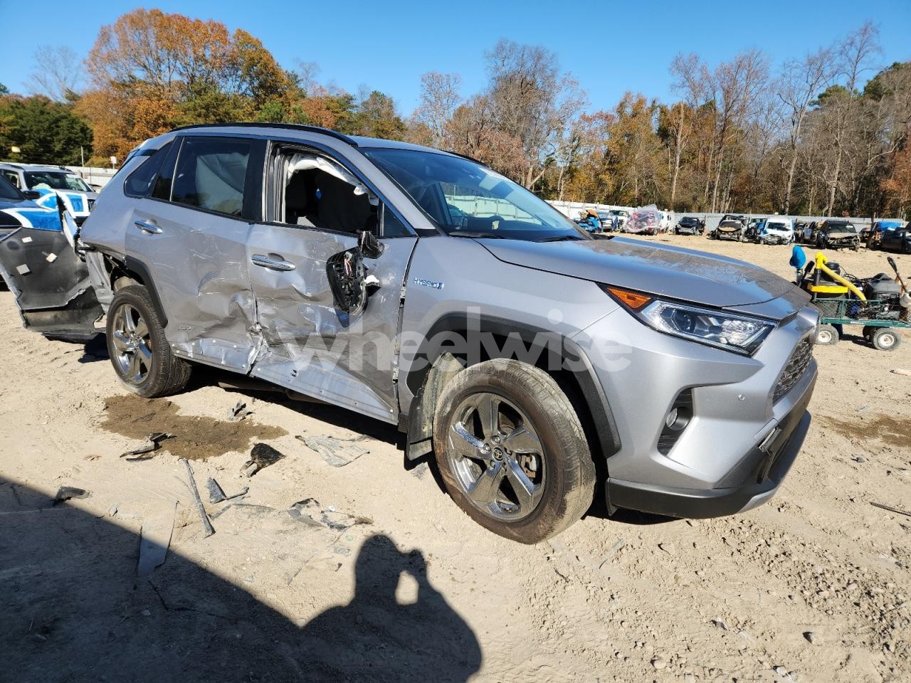 Photo 4 of 2020 TOYOTA RAV4 LIMITED (VIN JTMDWRFV4LD049335)
