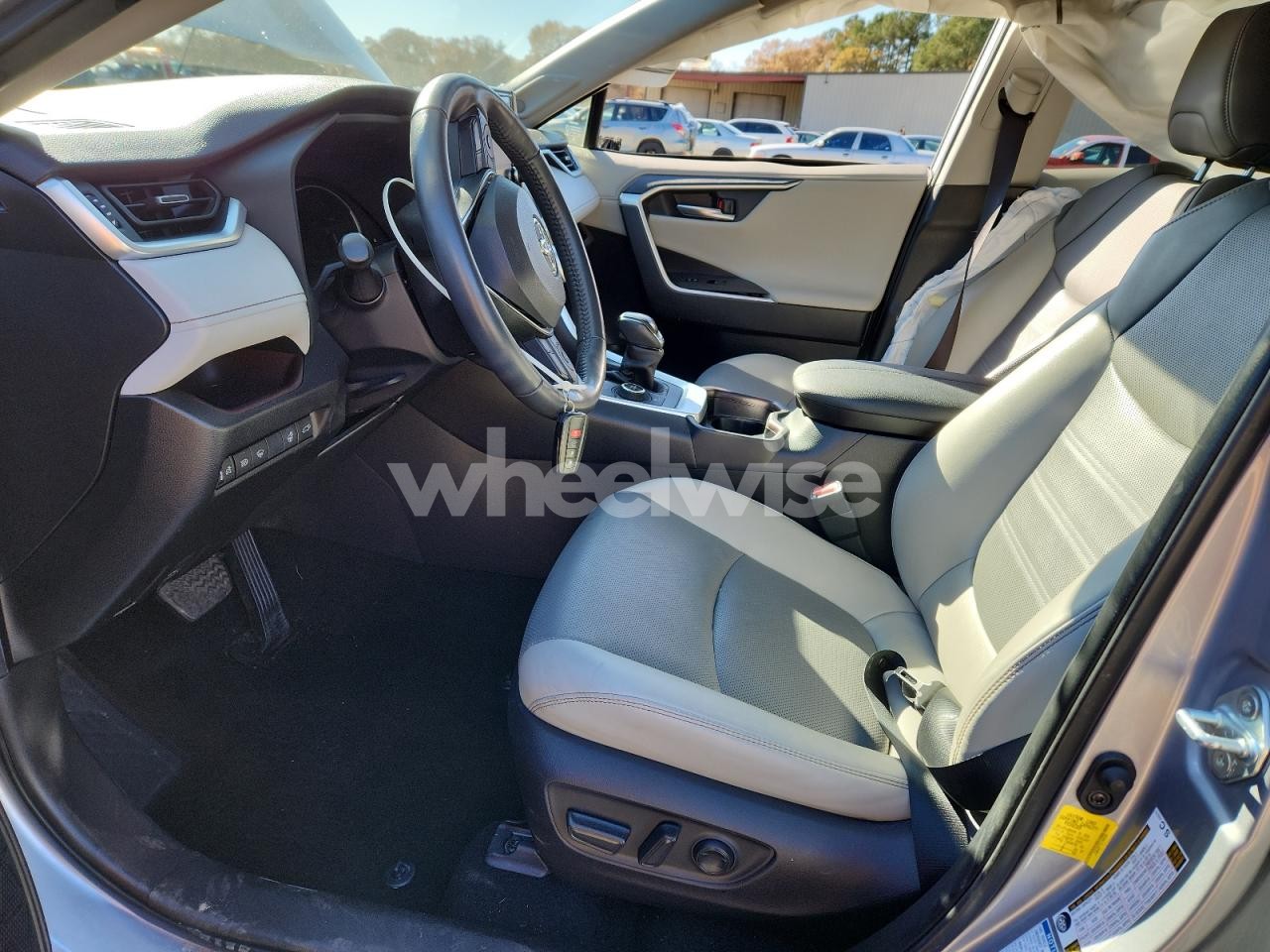 Photo 7 of 2020 TOYOTA RAV4 LIMITED (VIN JTMDWRFV4LD049335)