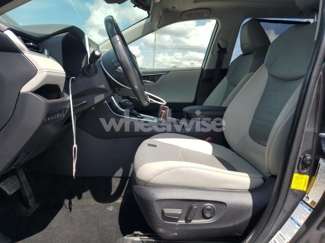 2019 TOYOTA RAV4 LIMITED (VIN JTMDWRFV6KD520352) main photo