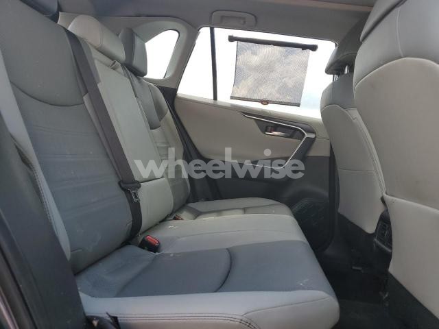 Photo 6 of 2019 TOYOTA RAV4 LIMITED (VIN JTMDWRFV6KD520352)