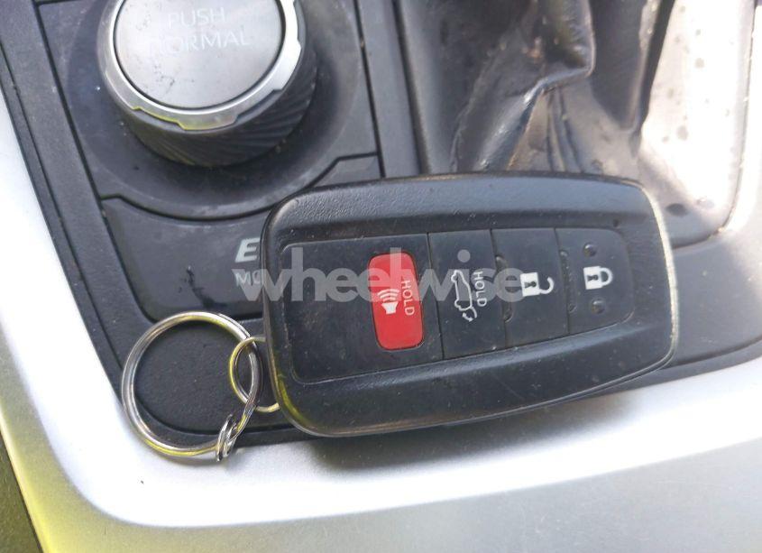 Photo 11 of 2019 Toyota Rav4 HYBRID LIMITED (VIN JTMDWRFVXKD507877)