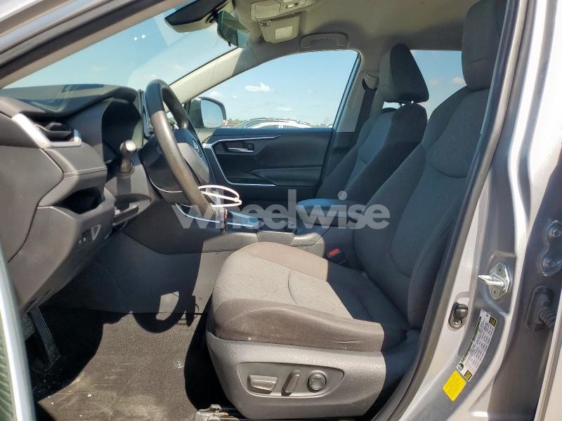 Photo 2 of 2021 TOYOTA RAV4 XLE (VIN JTME6RFVXND519584)