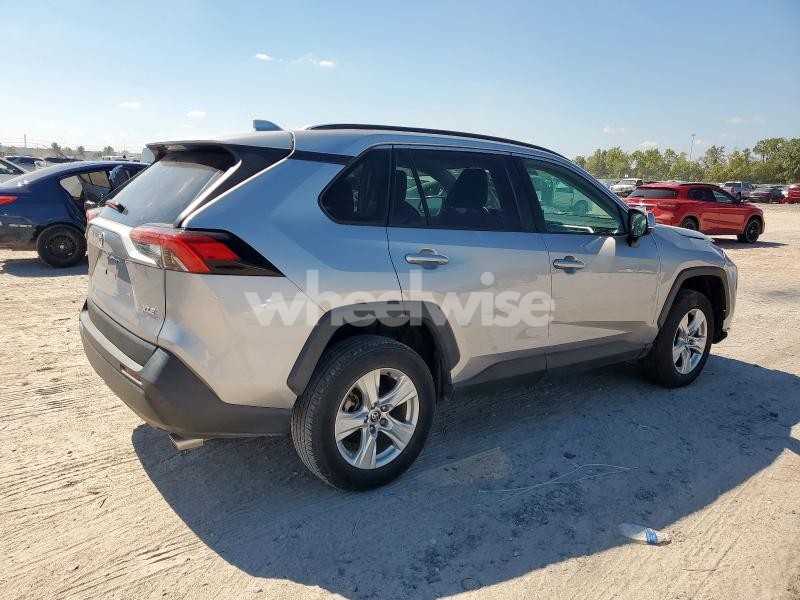 Photo 5 of 2021 TOYOTA RAV4 XLE (VIN JTME6RFVXND519584)