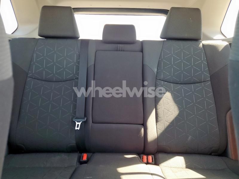 Photo 6 of 2021 TOYOTA RAV4 XLE (VIN JTME6RFVXND519584)