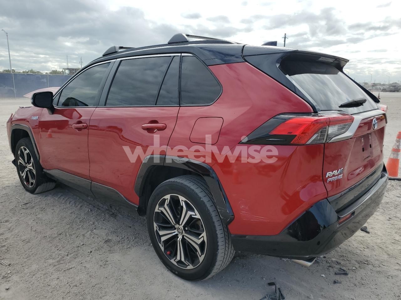 Photo 2 of 2021 TOYOTA RAV4 PRIME XSE (VIN JTMEB3FV8MD036604)