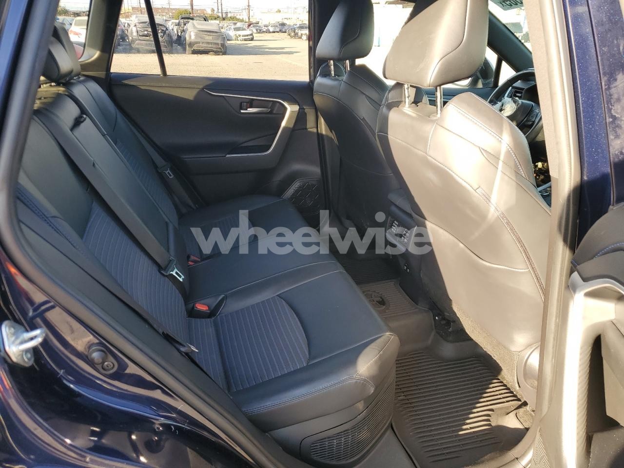 Photo 11 of 2020 TOYOTA RAV4 XSE N/A (VIN JTMEWRFV1LJ047757)