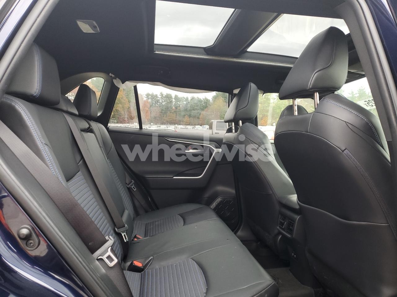 Photo 11 of 2020 TOYOTA RAV4 XSE N/A (VIN JTMEWRFV7LD529065)