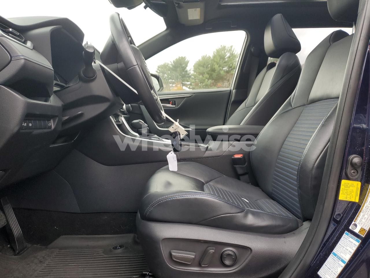 Photo 7 of 2020 TOYOTA RAV4 XSE N/A (VIN JTMEWRFV7LD529065)