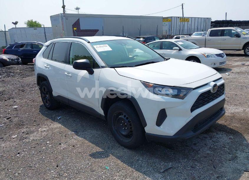 2019 Toyota Rav4 LE (VIN JTMF1RFV0KD045059) main photo
