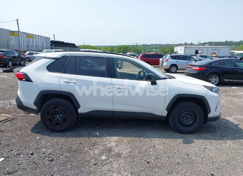 Photo 13 of 2019 Toyota Rav4 LE (VIN JTMF1RFV0KD045059)