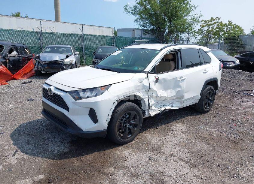 Photo 2 of 2019 Toyota Rav4 LE (VIN JTMF1RFV0KD045059)