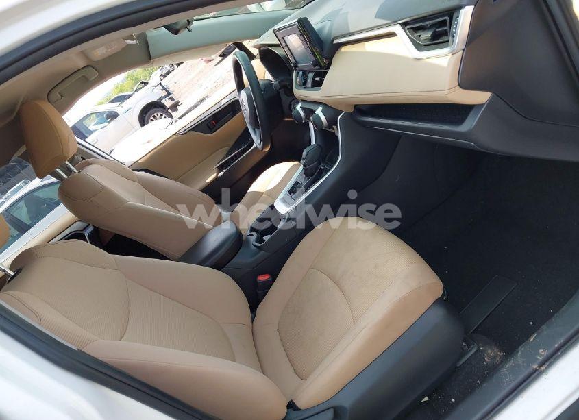 Photo 5 of 2019 Toyota Rav4 LE (VIN JTMF1RFV0KD045059)