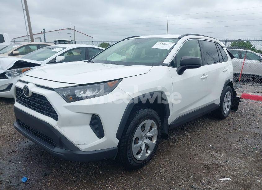 Photo 2 of 2019 Toyota Rav4 LE (VIN JTMF1RFV0KD517535)