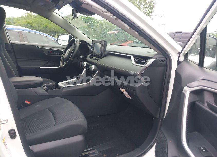 Photo 5 of 2019 Toyota Rav4 LE (VIN JTMF1RFV0KD517535)