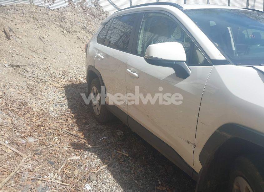 Photo 18 of 2019 Toyota Rav4 LE (VIN JTMG1RFV0KD043865)