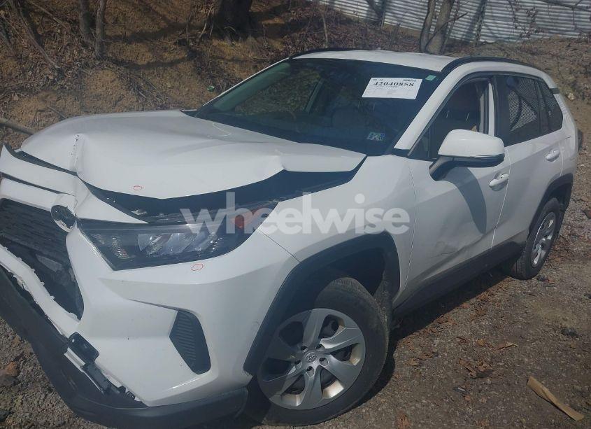Photo 2 of 2019 Toyota Rav4 LE (VIN JTMG1RFV0KD043865)