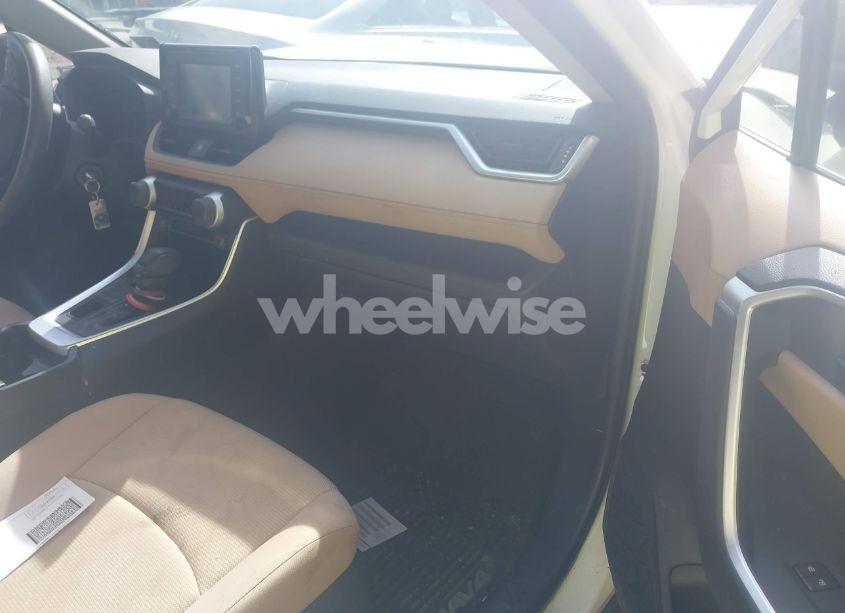 Photo 5 of 2019 Toyota Rav4 LE (VIN JTMG1RFV0KD043865)