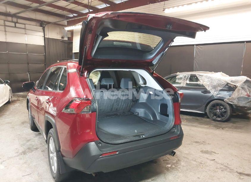 Photo 3 of 2020 Toyota Rav4 LE (VIN JTMG1RFV0LD063731)