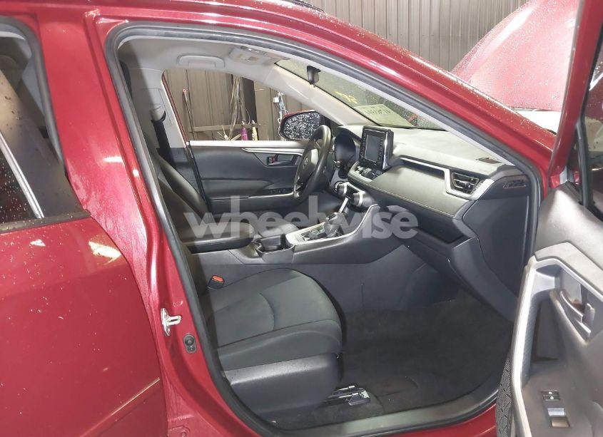 Photo 5 of 2020 Toyota Rav4 LE (VIN JTMG1RFV0LD063731)